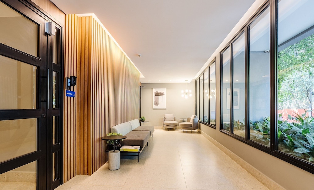 Modern Apartment w/ Pool Close to Shopping Bia035