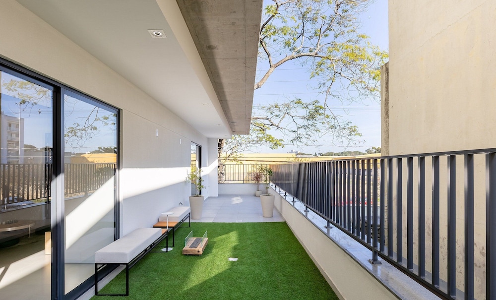 Fully Equipped Apartments Just a few Steps From the Botanical Garden in Curitiba - EBI
