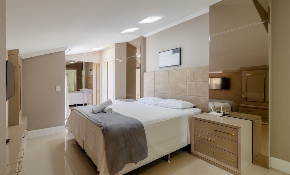 Apartment w/ Barbecue 160m From the Beach Rgl0304