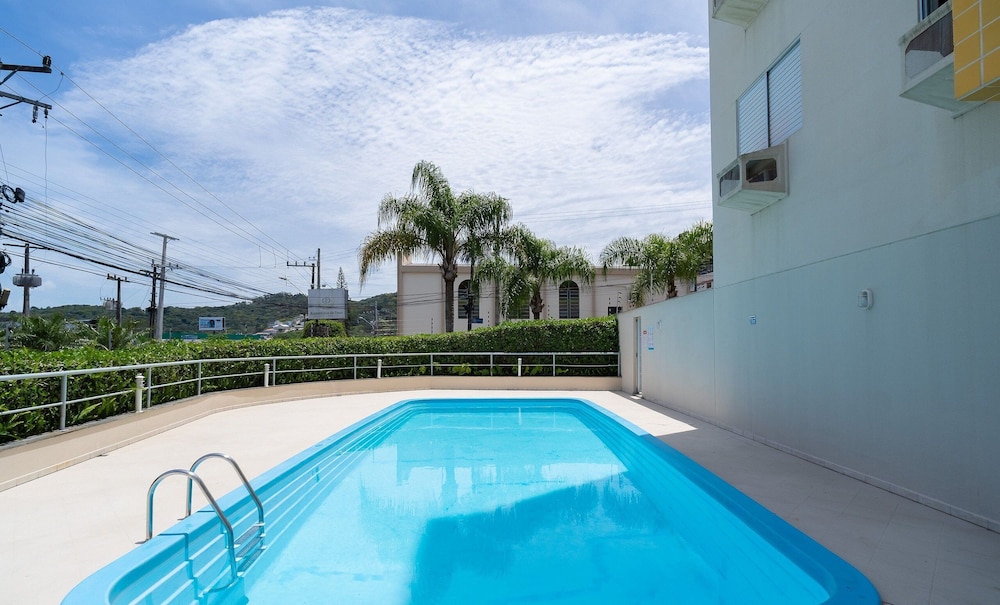 Apt w/ Barbecue and Jacuzzi in Floripa Idb0701
