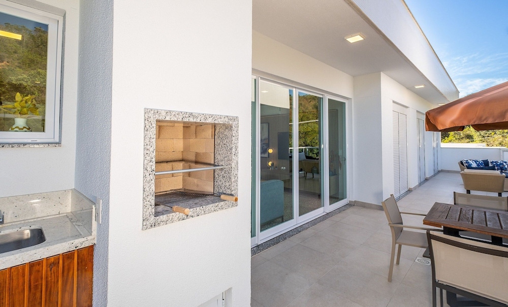 Cobertura C/jacuzzi e Churrasq em Jurere Rvo401