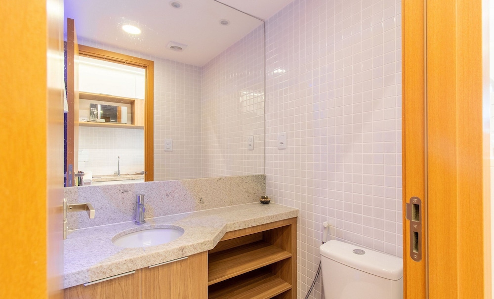 SMT - Building 750m From the Beach in Salvador