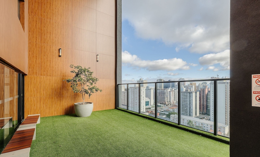 Comfortable and Complete Stay in Downtown Curitiba - ECL