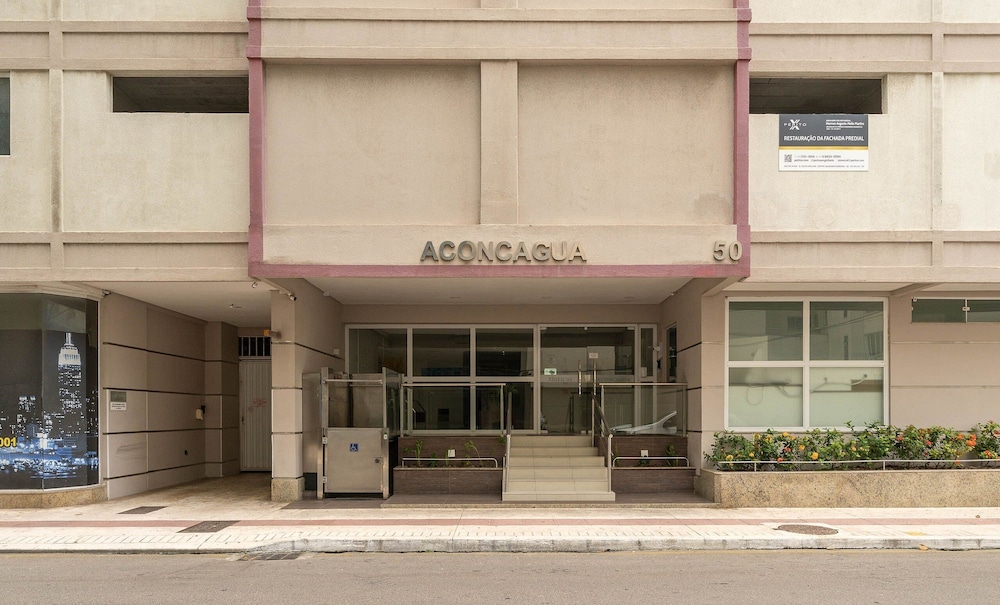 Beachfront apt BC Center Close to Attract. Aco803