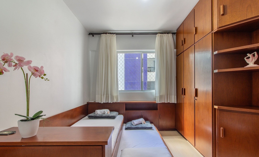 3BR Apt w/ Balcony 100m From Beach Evz0601