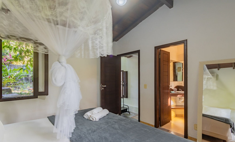 House w/ 3 Suites 400m From Mucuge Beach Mcg0006