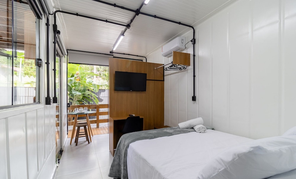 Beautiful and Practical Studios in Lagoa da Conceicao - JAS