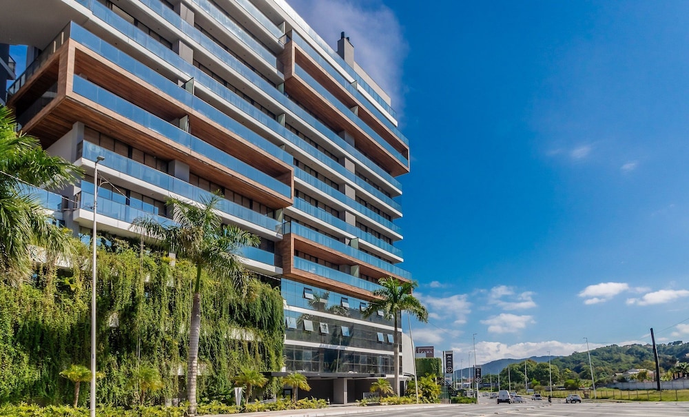 Building With Swimming Pool Next to Balneario Shopping in BC - TSO
