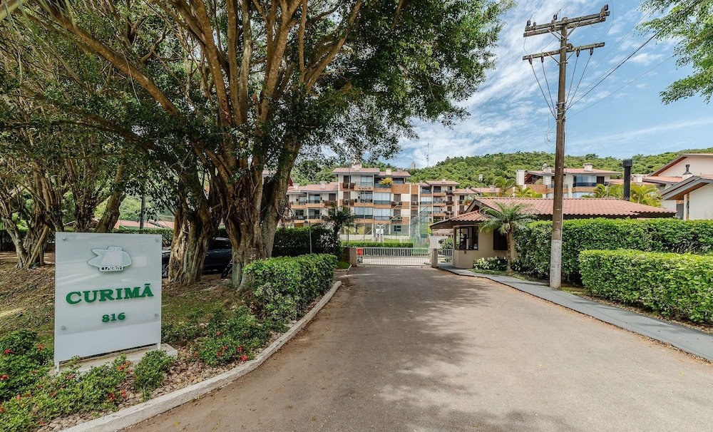 Apt 300m From the Charming Praia Brava Ccu203