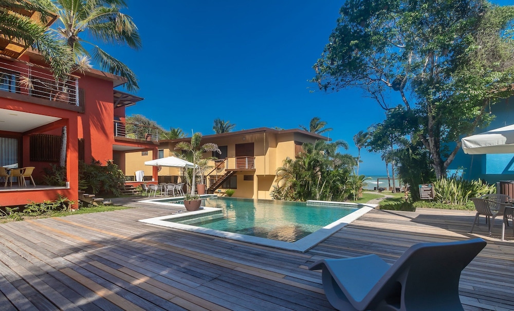 Fully Equipped Apartments in an Oceanfront Condo With Leisure Area and Pool Vvas