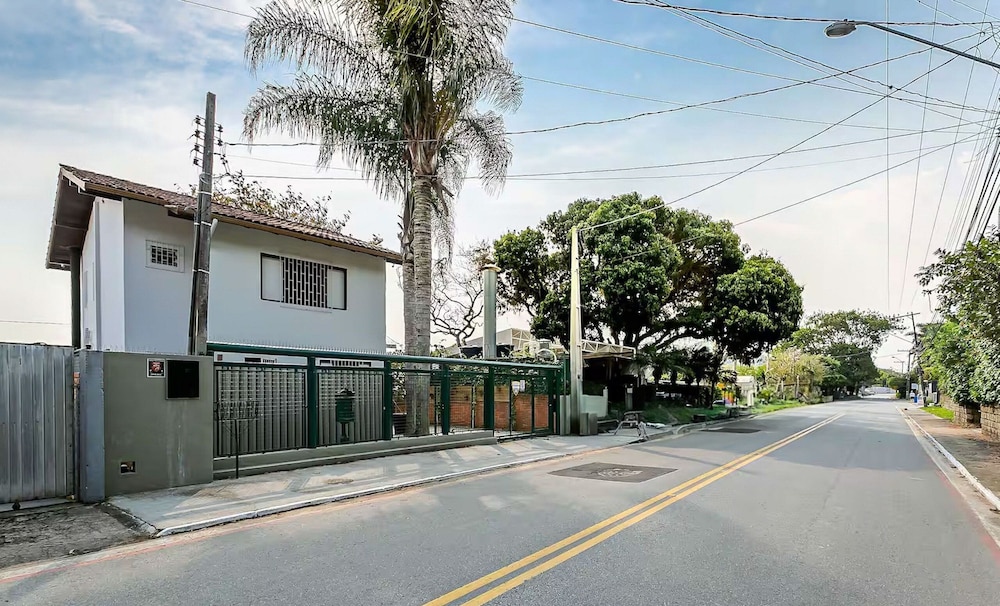 Seafront Beautiful House in Sto. Antonio Cda1647