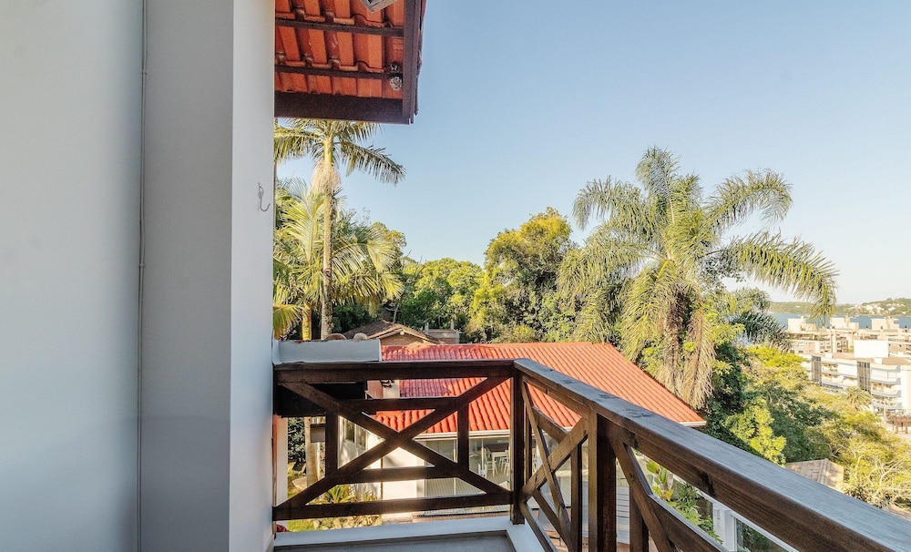 4BR House Pool & BBQ 500m From Beach Che0401