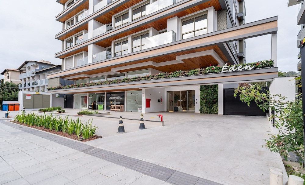 1 Bedroom Apartment 550m From Jurere Beach Cej0304