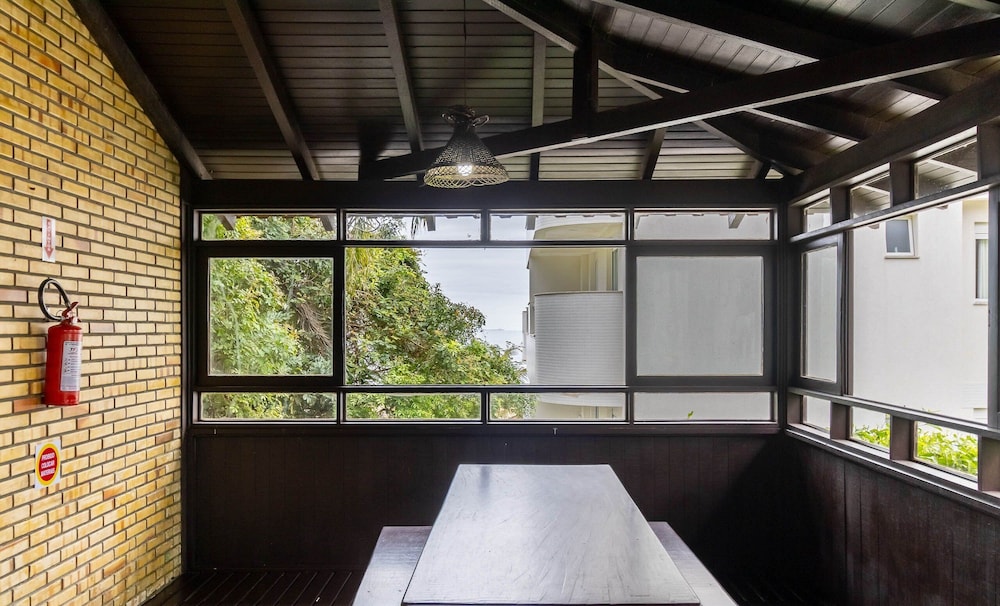 Apt Sea View w/ BBQ in Bombinhas Arn0104