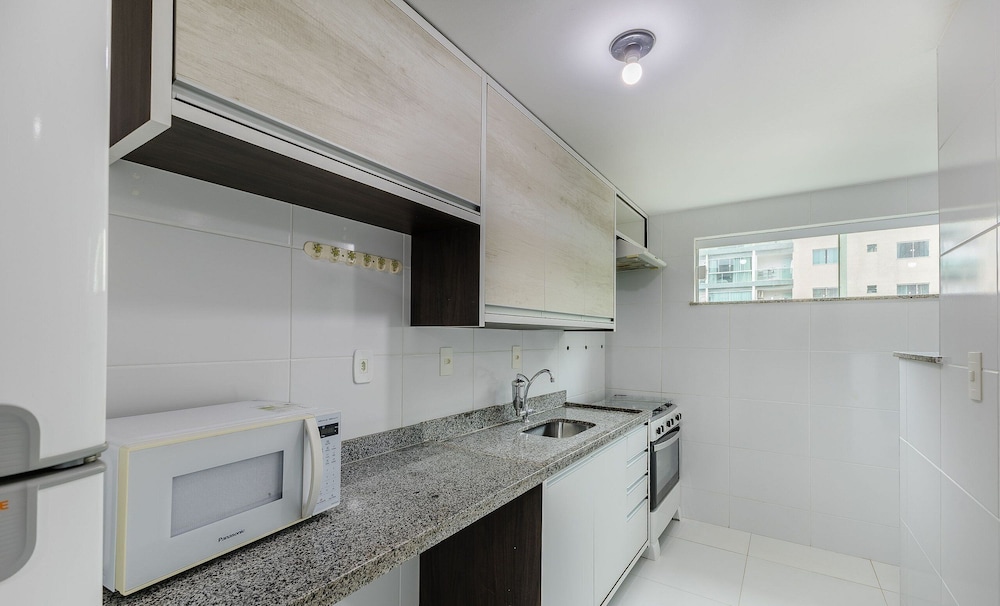 Apt 2 Bedrooms 200 m From the Beach Mao0203