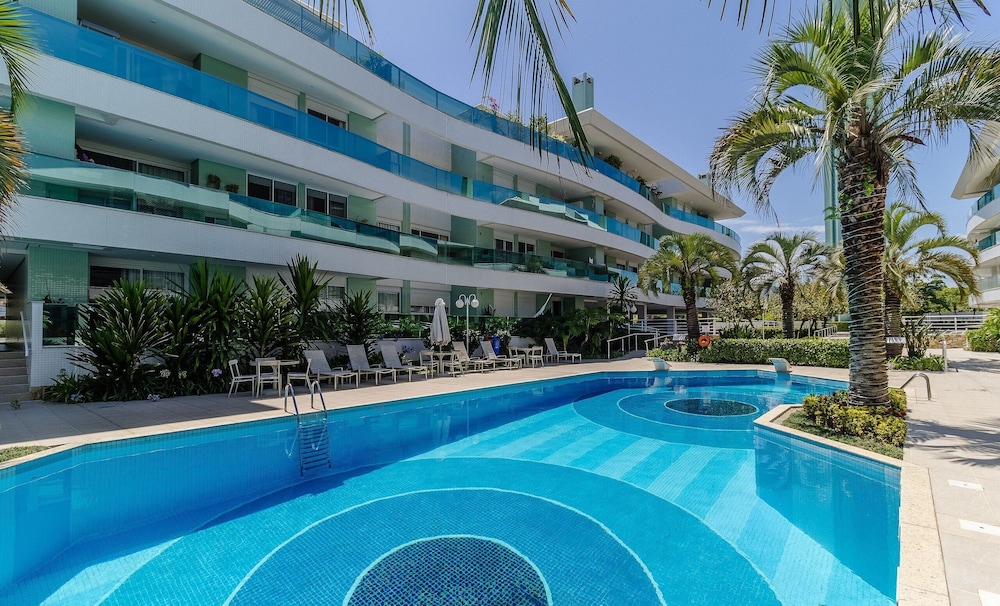 Apart in Cond. w/ Access to Beach and Pool Ave0232