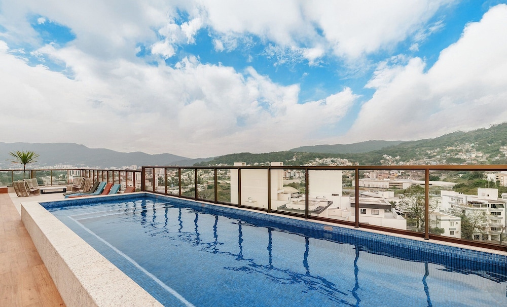 YHD - Condominium With Pool Near Ufsc Located in Carvoeira, This Condominium is an Excellent Choi