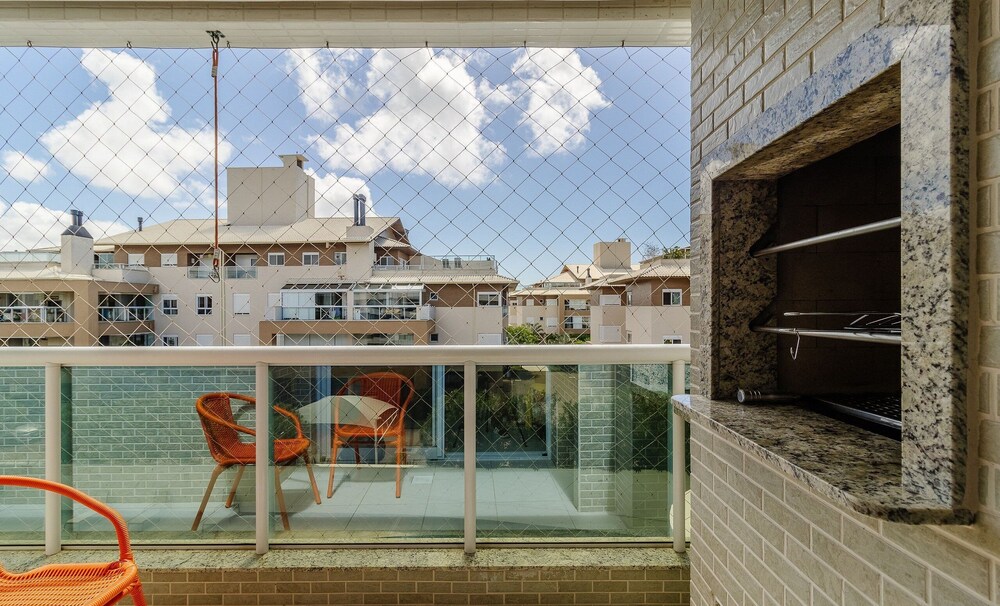 Apt w/ Side sea View, Seaside Condominium Rap0306