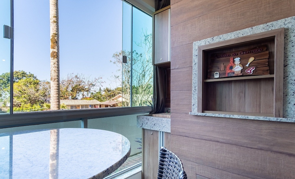 2 Bedroom Apart w/ Air 270m From the Beach Gps0102