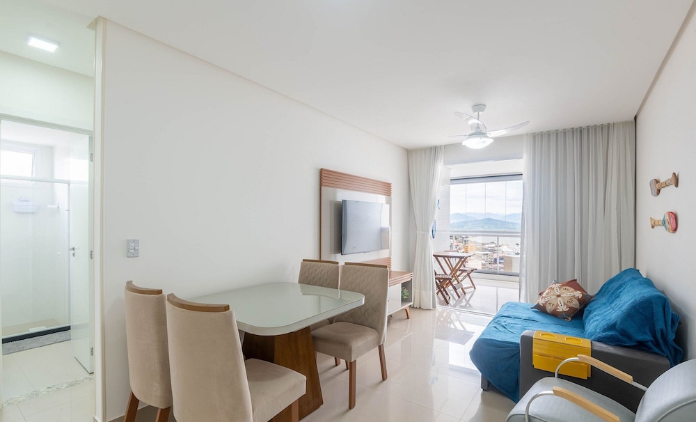 Apart With 2 Bedrooms 400 m From the Beach Ina1306