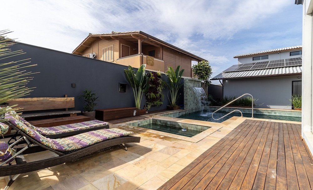 House With Pool Near the Beach Jde792