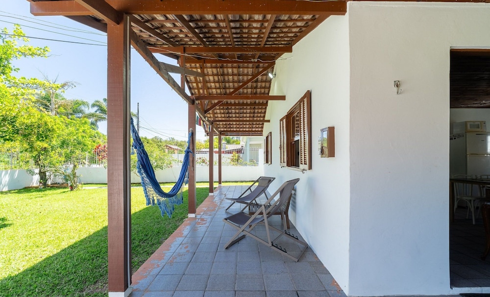 House w/ 2 Bedrooms 650 m From the Beach Adu0440