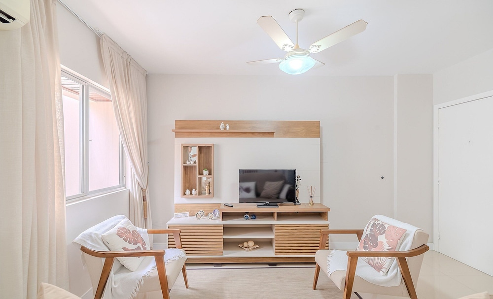 3 Bedroom apt 300m fr the Central Beach BC Idn0402