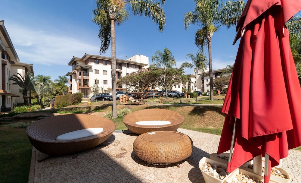 Apt With Balcony in a Condo With Pool - Clr0211