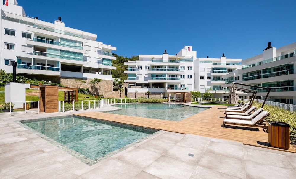 Cobertura C/jacuzzi e Churrasq em Jurere Rvo401