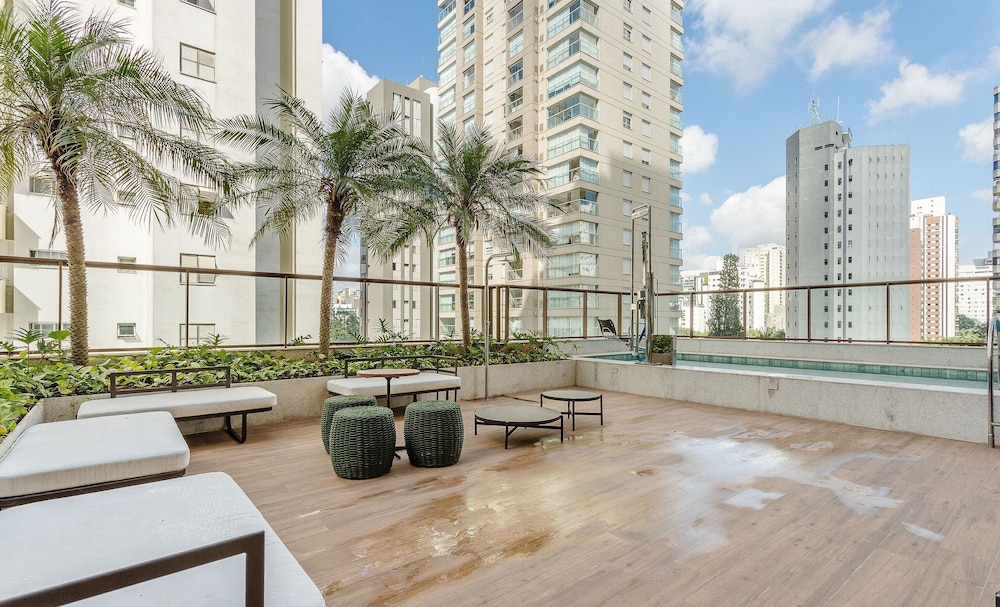 Modern Accommodations Near Congonhas With Pool and gym Hmcs