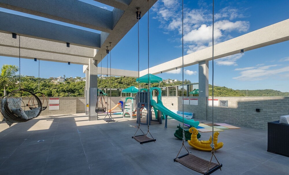 Your Exclusive Stay With Pool and Jacuzzi Just 500 Meters From the Beach - ELF