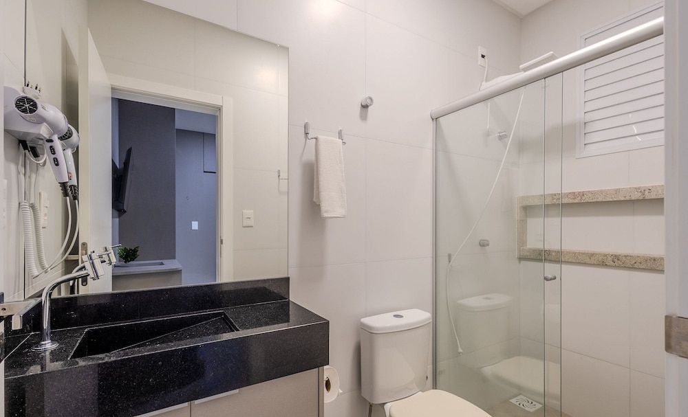 Your Exclusive Stay With Pool and Jacuzzi Just 500 Meters From the Beach - ELF