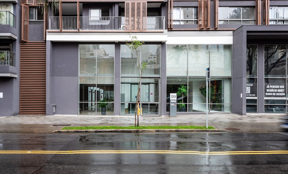 Modern Studios on R. Augusta 800m From the Subway - OAG