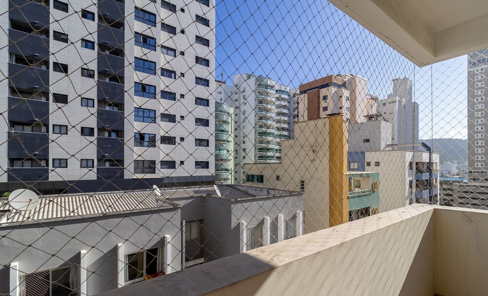 3 Bedroom Aprt w/ Suite 200m fr/ the Beach Ime1001