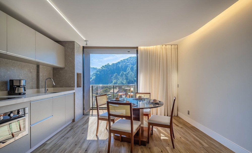 Building With Swimming Pool Next to Balneario Shopping in BC - TSO