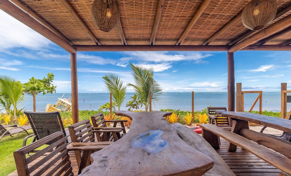 Beachfront Cabins in Bahia – OTX