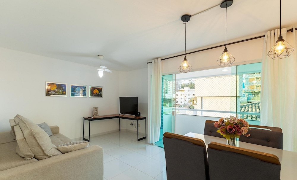 Apt 2 Bedrooms 210 m From the Beach Raz0203