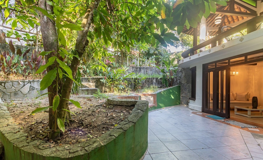 House w/ 3 Suites 400m From Mucuge Beach Mcg0006