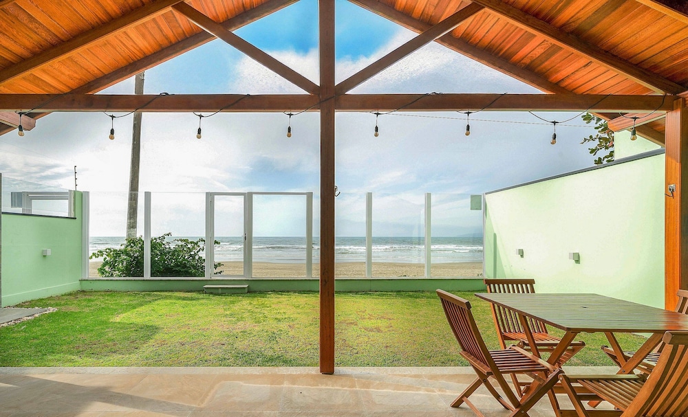 House on the Beachfront of Pereque SC Aaf378