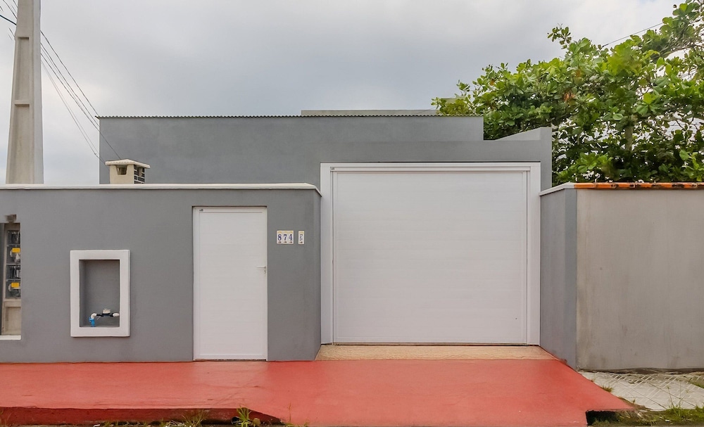 1BR House w/ BBQ & Garage in Penha Jcs0004