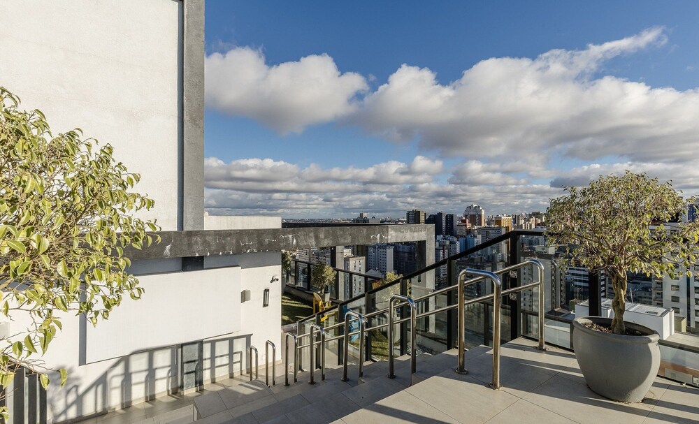 Comfortable and Complete Stay in Downtown Curitiba - ECL