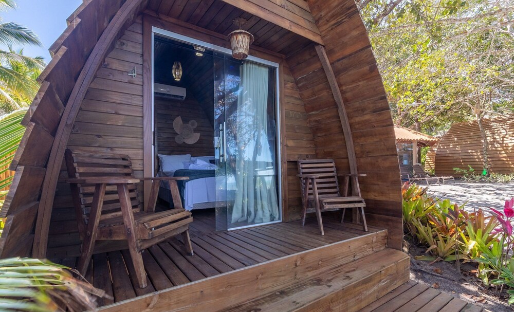 Beachfront Cabins in Bahia – OTX