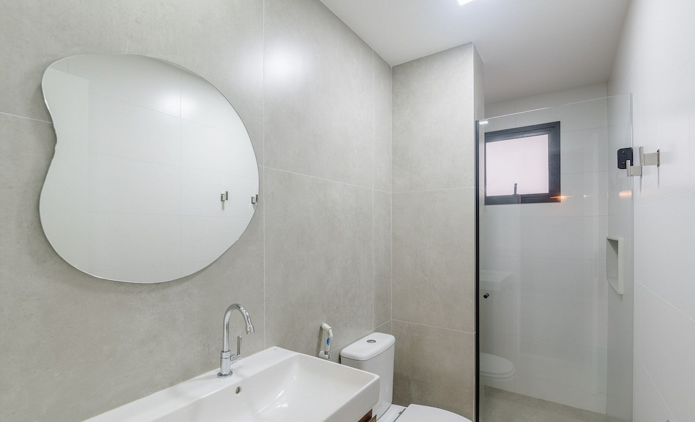 Building With New Apartments 300m From the Beach - EEP