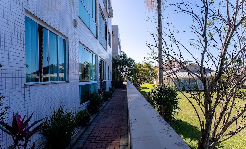 2 Bedroom Apart w/ Air 270m From the Beach Gps0102