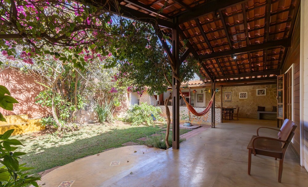Charming House w/ BBQ in Vila Planalto Act029
