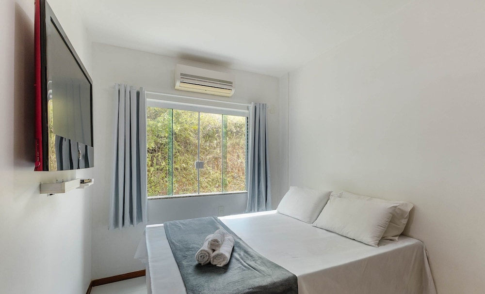 Apt 2 Bedrooms 200 m From the Beach Mao0203