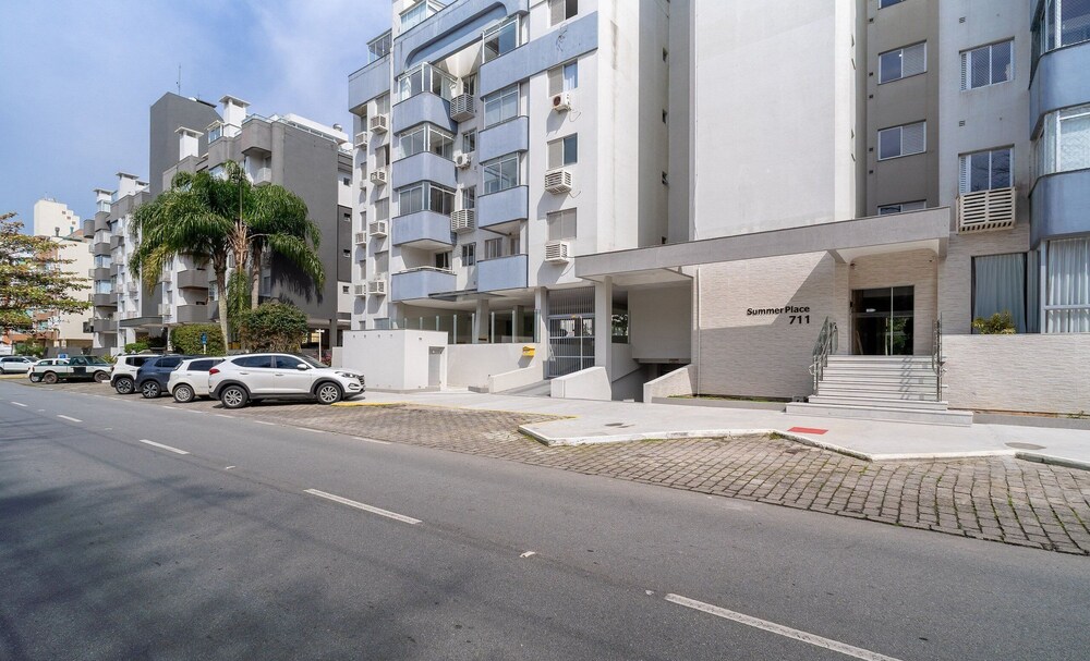 Apto 2 Qtos c/ Churrasq. a 650m da praia ESP0301