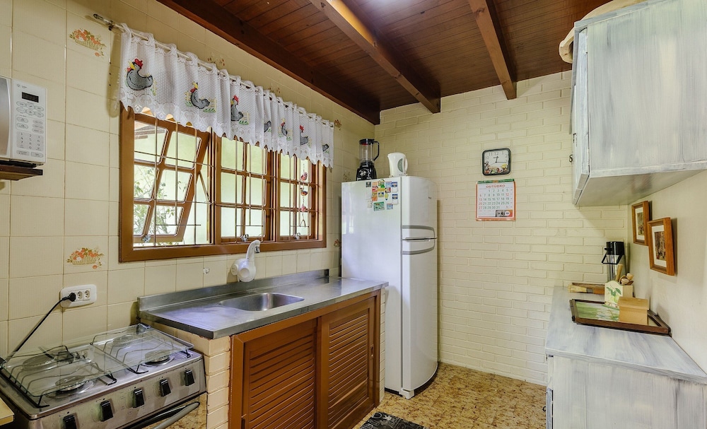 House With Barbecue in Gramado Rje0980