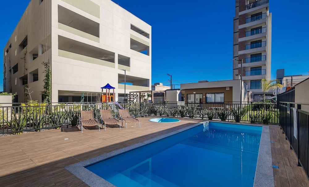 MCB - Apartments With Pool Near the Beach