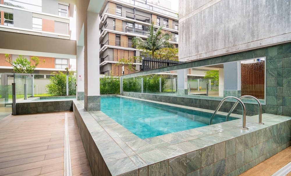 Modern duplex w/jacuzzi 240m beach JRR410